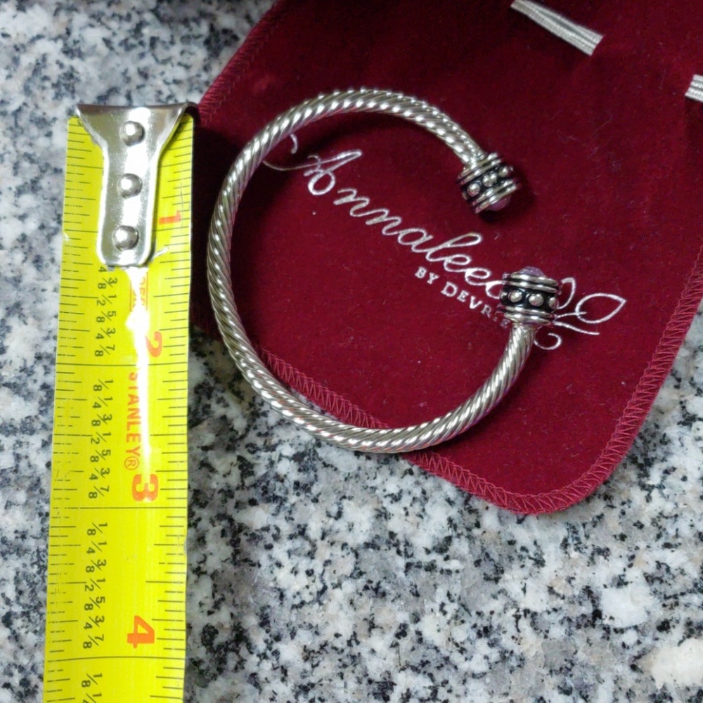Fashion Jewelry Bracelet w/sparkling faux stones - Picture 6 of 6